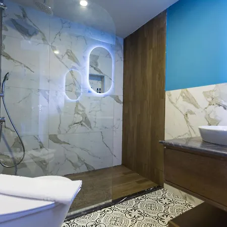 Adella Hotel 5*