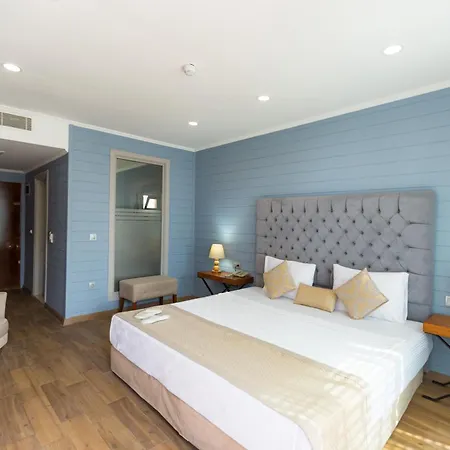 Adella Hotel Kuşadası