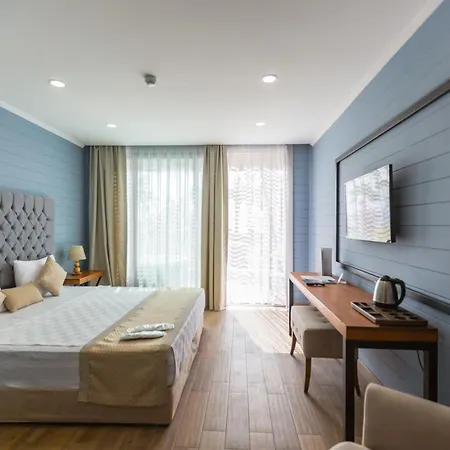 Adella Hotel 5*
