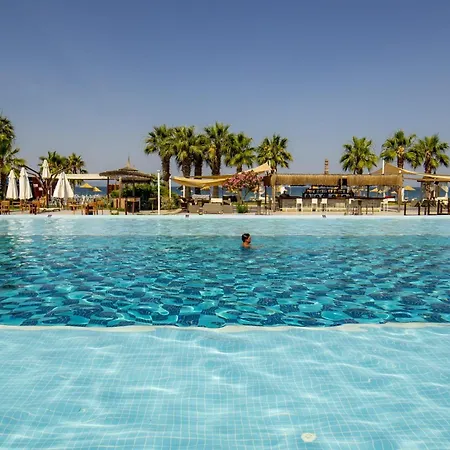 Adella Hotel 5*